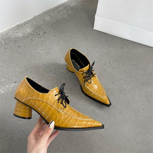 Scarpe eleganti Modello di coccodrillo lucido Décolleté con punta a punta Donna Tacchi alti rotondi Donna Oxford stringate in pelle laccata Talons Hauts 2023