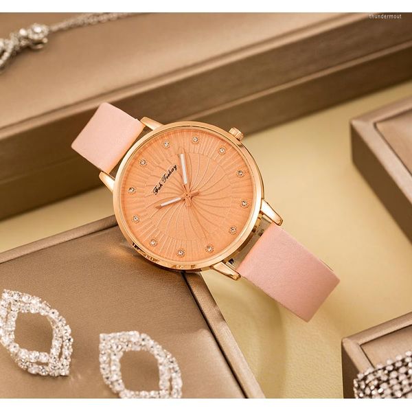 Relógios de pulso 2023 Womens assiste Luxury Gold Pink Quartz Assista Women Crystal Leather Strap Dress for Gift Relogio feminino