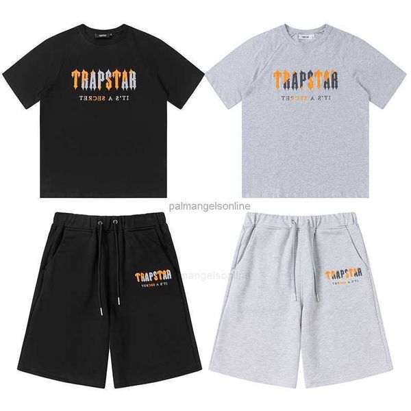 Designer Fashion Abbigliamento Tees Tshirt Fashion Brand Trapstar Asciugamano colorato Pantaloncini a maniche corte ricamati Rap Casual Youth Set Casual Streetwear Loose Sportswe