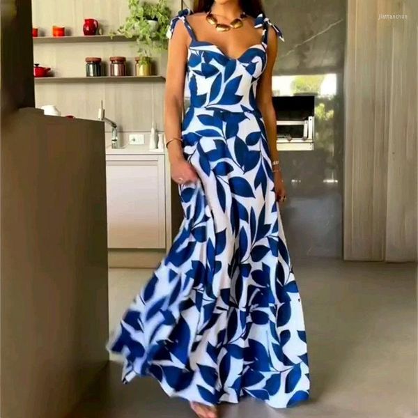 Freizeitkleider STYLISH LADY Leaves Printed Dress 2023 Sommer Damen Spaghettiträger V-Ausschnitt Backless Big Swing Party Elegant OL Long Maxi