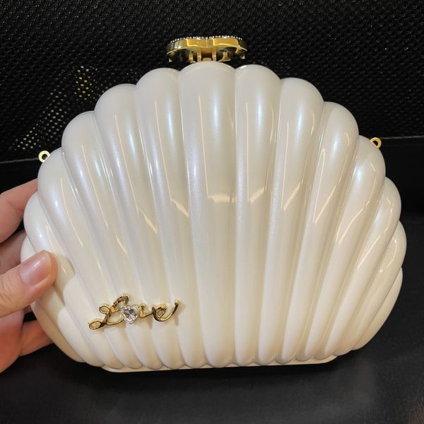 Muschelform Abendtasche Acryl-Umhängetasche klassisches Muster Damentasche weiß schwarz 2-farbig mit Geschenkbox
