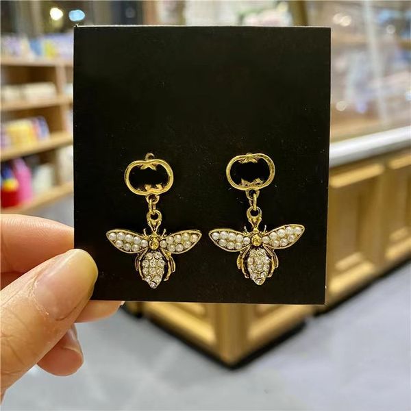 Orecchino a forma di lettera di marca di design di lusso Orecchino a forma di ape da donna elegante Accessori per gioielli da festa di nozze Accessori di alta qualità