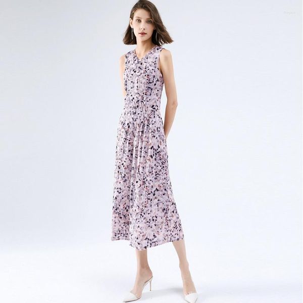 Freizeitkleider Miyake Plissee Blumen Elegantes Kleid Sommer 2023 Mode zweiteilig A-Linie V-Ausschnitt Temperament Skinny Long Women