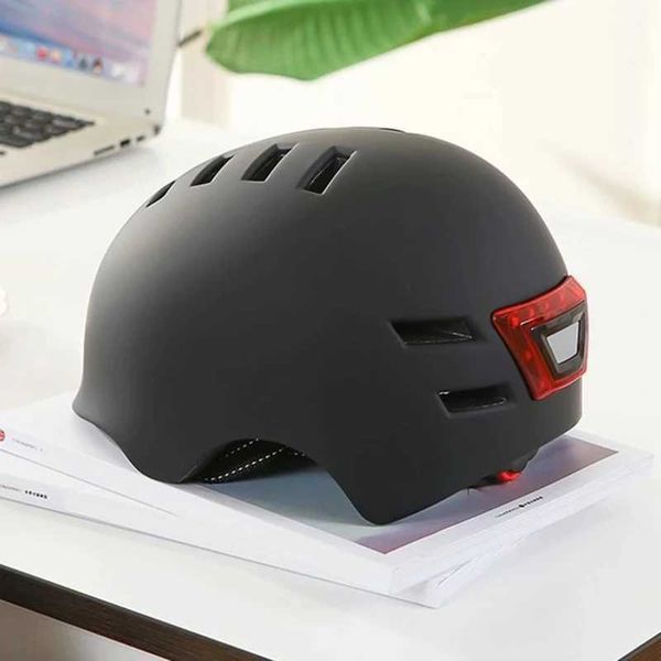 Caschi da ciclismo Casco Ubran con avviso luminoso Casco da auto integrato per equilibrio bicicletta Sport all'aria aperta Casco da equitazione per scooter elettrico Cappello di sicurezza P230419