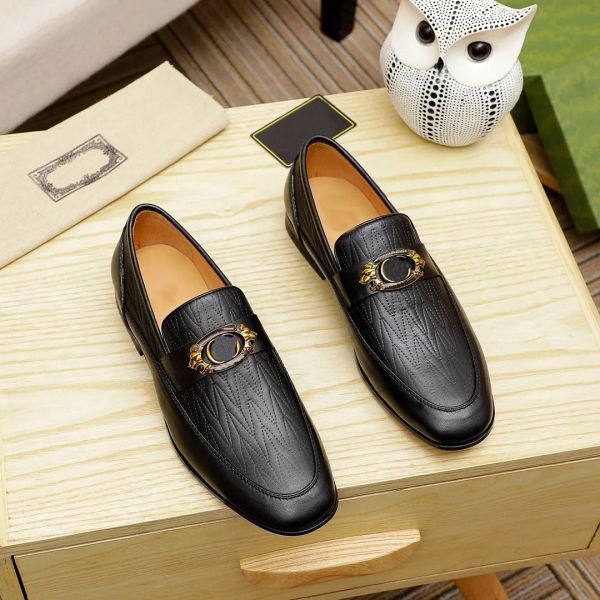 Mocassini da uomo Scarpe da uomo in vera pelle Scarpe eleganti da stilista Slip on Wedding Mocassino in metallo di alta qualità marrone nero