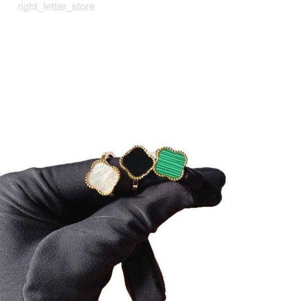 Дизайнер 3 цветных кластеров кольца 4/четыре листового клевера женские ювелирные кольца поставляются с серебристым покрытием из нержавеющей стали.
