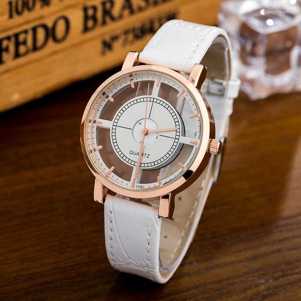 Relógios de pulso Moda de mulheres exclusiva transparente Hollow Women Women Women Quartz Watch Feminino Mulheres de couro para venda