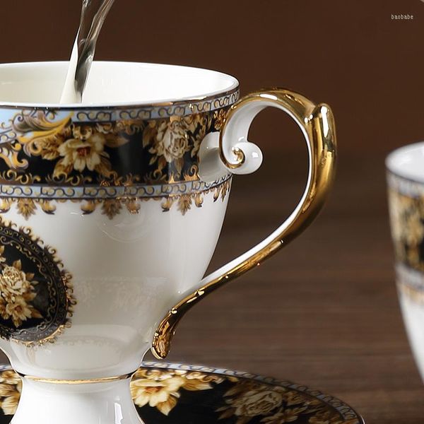 Copas de xícaras de café da Europa Corte de luxo Conjunto de café China e porcelana criativa Presentes de casamento da festa do chá da tarde