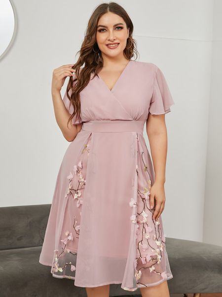 Plus Size Kleider Plus Size Sommerkleider Frau V-Ausschnitt Kurzarm Stickerei Blumen Chiffon Partykleider Hochzeiten Abschlussball Brautjungfernkleid 230506