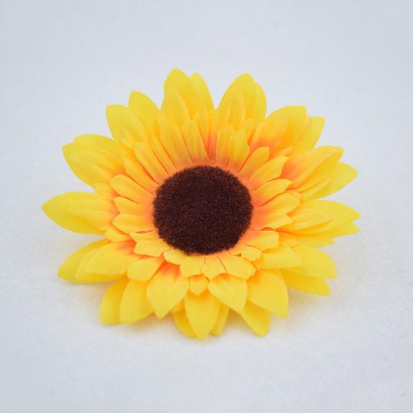 Fiori decorativi 30 pezzi piccoli girasoli ornamenti regalo artigianali fermaglio per capelli da sposa teste finte mini decorazione per albero di diadema