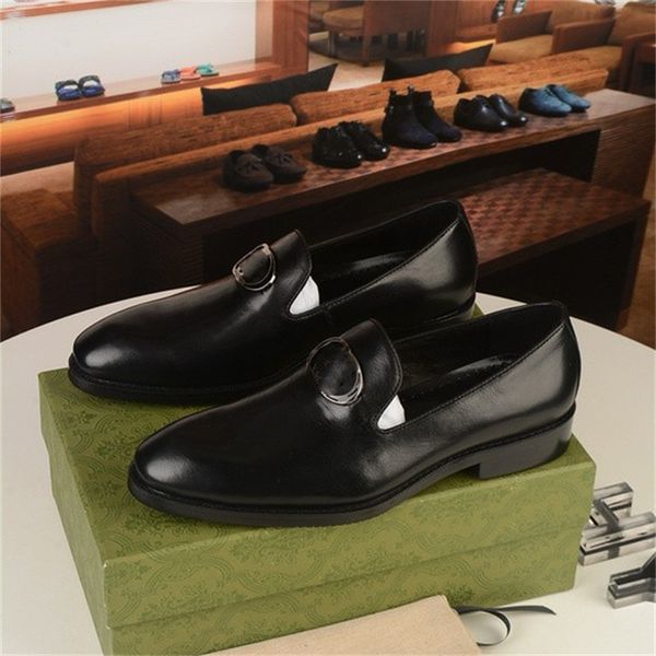 2023 g Mocassini bianchi di lusso da uomo Scarpe in pelle fatte a mano Designer Nero Appartamenti di guida casual Mocassini slip-on blu Scarpe da barca comode alla moda