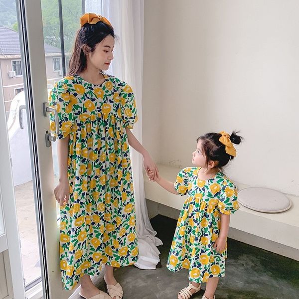 Семейная подходящая наряда наряды родители-ребенка летнее платье мать и женщины платье цветочное принцесса иностранное стиль длинная юбка для девочки хлопковая юбка 230506