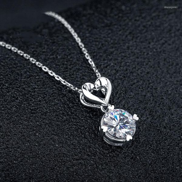 Colares pendentes Huitan Love Colar Women para casamento Round Cz Stone 4 Design Acessórios da senhora romântica Nice Gift Heart