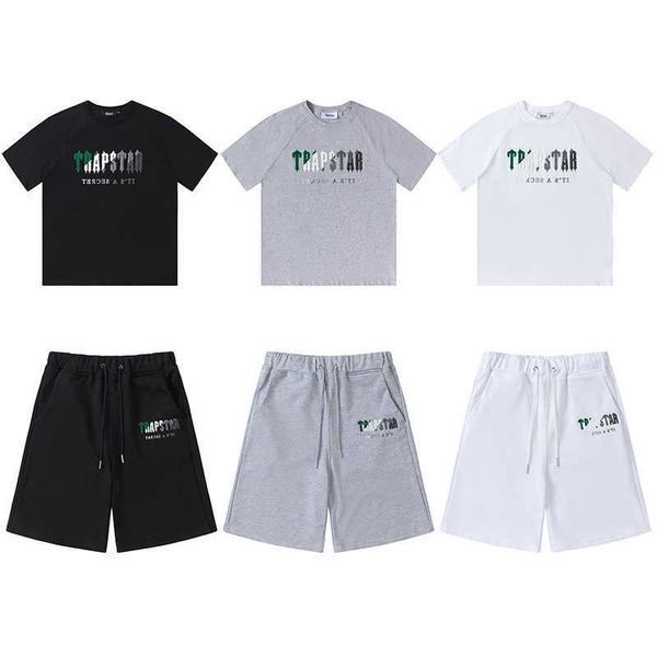 Дизайнерская одежда Модный спортивный костюм Футболка Лето Новый Trapstar Письмо Зеленый Белый Серый Постепенное изменение цвета Полотенце Вышивка Повседневный набор для мужчин, женщин, пара