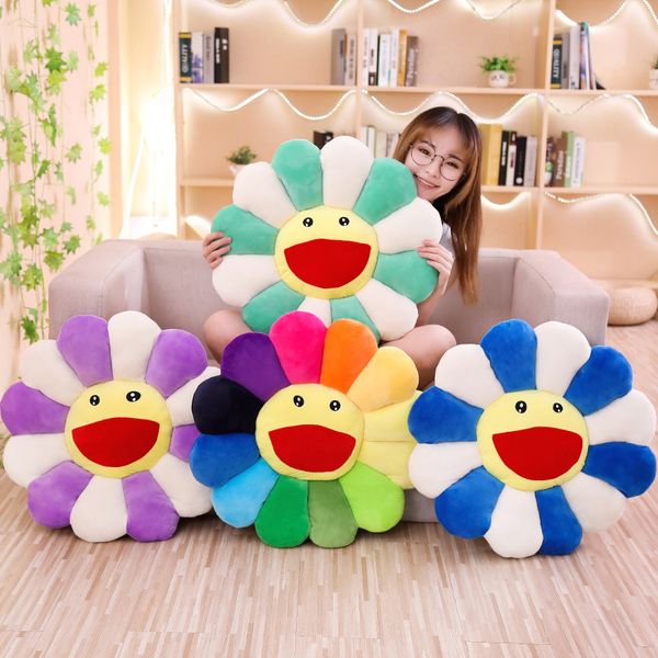 Produttori all'ingrosso 4 stili di cuscini in peluche con fiori di colore da 43 cm, cuscini per cuscini, film per cartoni animati e cuscini periferici televisivi per regali per bambini