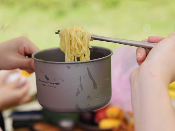 Camp Kitchen Boundless Voyage 800ml Camping Titanium Pot Outdoor Pentole Tazza Ciotola con Manico Pieghevole Leggero 1 Uomo Solo Cooking Kit P230506