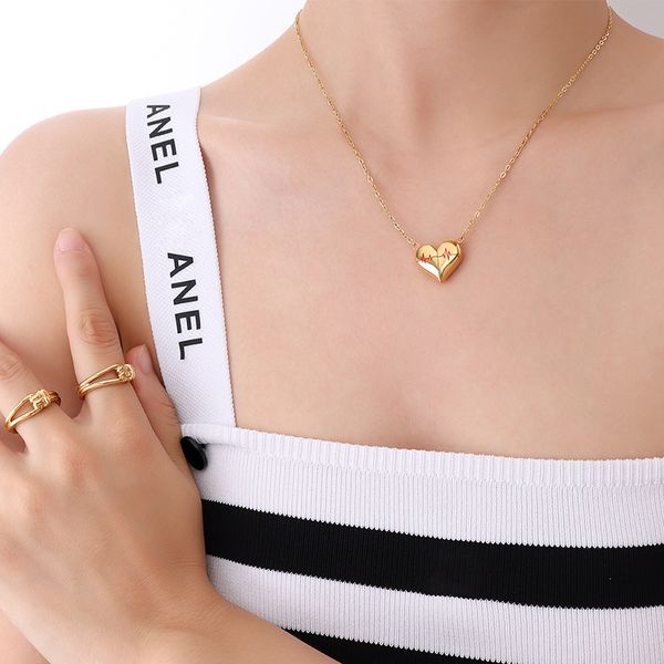 Collana con ciondolo di moda firmata Collana da donna con magnete semplice a forma di cuore in oro e argento con design ECG