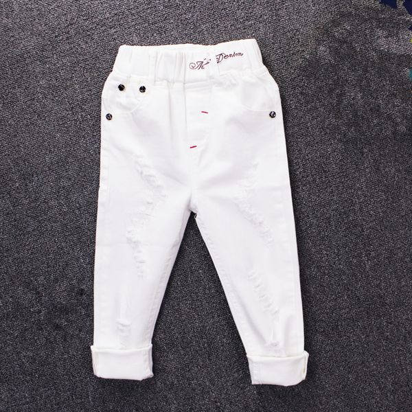 Шорты весенняя осень мальчики белые джинсы для девочек корейская версия модная эластичная брюки по талии дыры повседневные детские брюки 230506