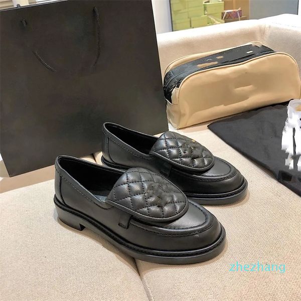 2023-Black Loafers Schuhe Flats Top Designer Laufsteg Frauen formelle Kleidung Lok Fu Schuhe Volltonfarbe schlichtes Design Ledersohle enthält
