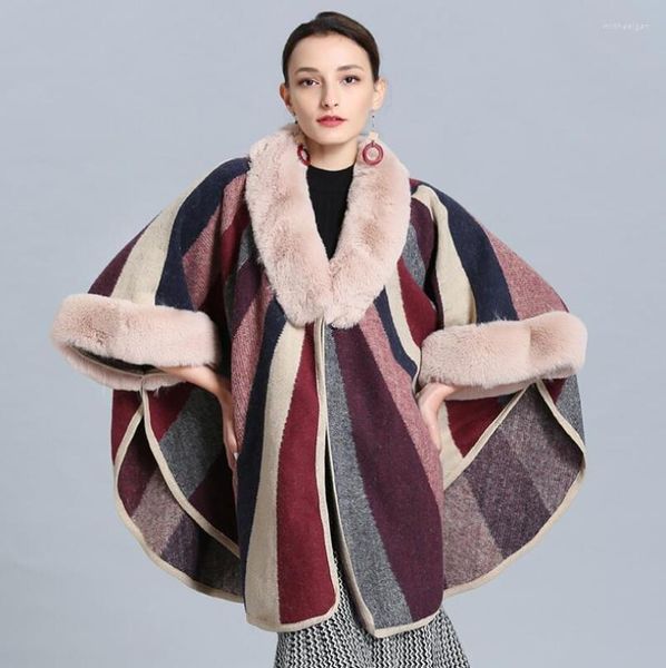 Malhas femininas Europa 2023 Autumn Winter Faux Pur Cloak com listrado Shawl Shawl Coat Women Women Elegant Warm Outerwear W687