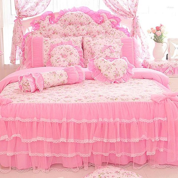 Yatak takımları Kore pembe prenses seti ev tekstil dantel yay fırfırlar çiçek baskılı yorgan/yorgan yatak örtüsü yatağı etek pamuk