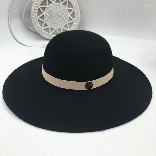Geniş Memul Şapkalar Panama fedoras yün şapka 9 cm büyük saçak havza ince yeşil kurdele çift siyah metal logo kubbe baskısı kadın
