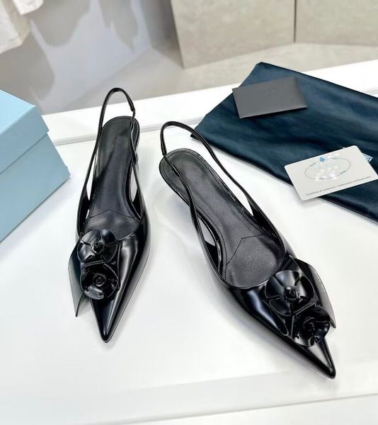 Yaz Lüks Marka F/W 2023'ün Sandalet Ayakkabı Çiçek Origami benzeri Slingback Kadın Yavru Kedi Topuklu Yumuşak Deri Pompalar Parti Düğün Lady Walking