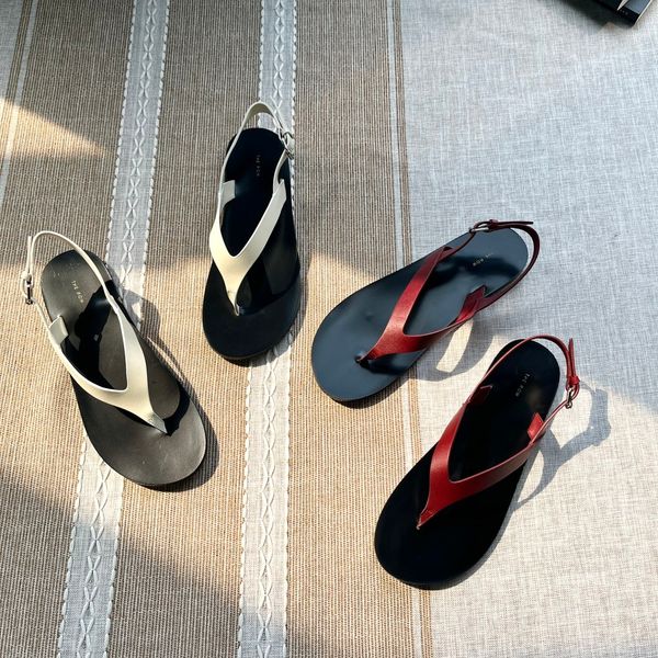 Damenschuhe The Row Wander-Flip-Flops Flip-Flops aus pflanzlich gegerbtem Leder Glattes pflanzlich gegerbtes Leder Verstellbarer Schnallenriemen Ledersohle