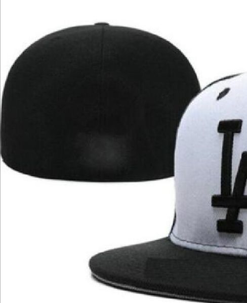 Готовые стоковые оптовые высококачественные мужская спортивная команда Los Angeles Sport Fitted Caps La Flat Brim на полевых шляпах с полным закрытым дизайном размером 7- размером 8 встроенный бейсбол Gorra Cacquette A4