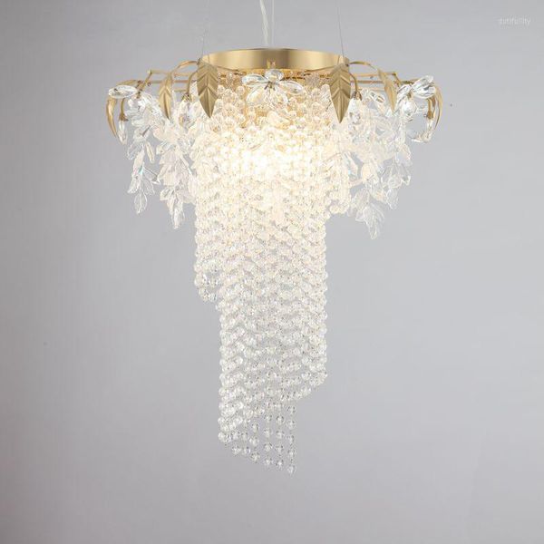 Lâmpadas pendentes simples lustre de cristal moderno Luz de latão de luxo de luxo requintado Sala de estar da Villa da Pentilia Atmosférica