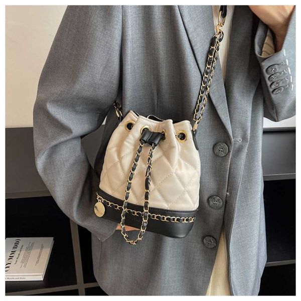 Günstige Geldbörsen zum Verkauf New Exquisite Lingge Bucket Bag Damen Herbst Drawstring Chain One Shoulder Crossbody