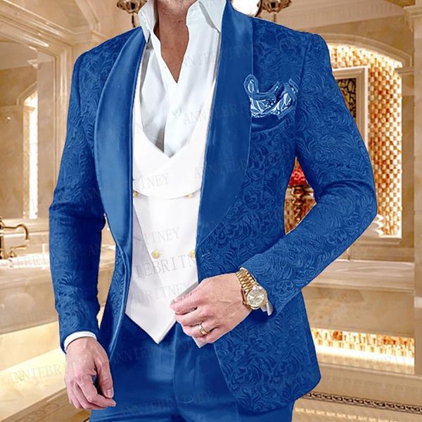 Hot Consiglia Royal Blue Goffratura Smoking dello sposo Uomo Scialle formale Risvolto Abiti slim fit Abiti da uomo d'affari Abiti da sposa Prom Abiti da sera Giacca Pantaloni Cravatta Gilet 112