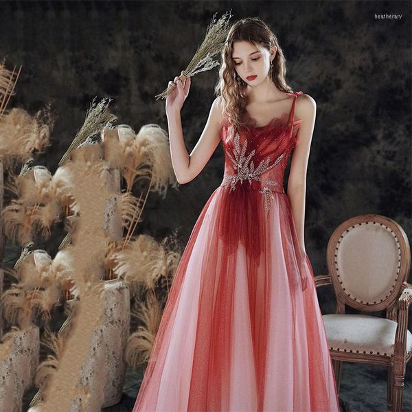 Abbigliamento etnico Elegante fata rossa A-Line Abiti da sposa in tulle Vestido De Gala Sposa formale Festa senza spalline Abiti da ballo senza schienale