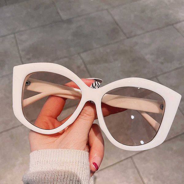 2022 Moda Oversize Gato Sexy Olhos de sol com óculos de sol mulheres designer de marca Vintage Candy Color Sun Glasses Feminino Tons de bege 0508