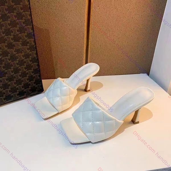 2023 Sandali Muller imbottiti Ciabatte Ciabatte Donna in rilievo Sandalo Tacchi imbottiti Scarpe firmate Mule Nero Blu Ciabatte in pelle di pecora Décolleté