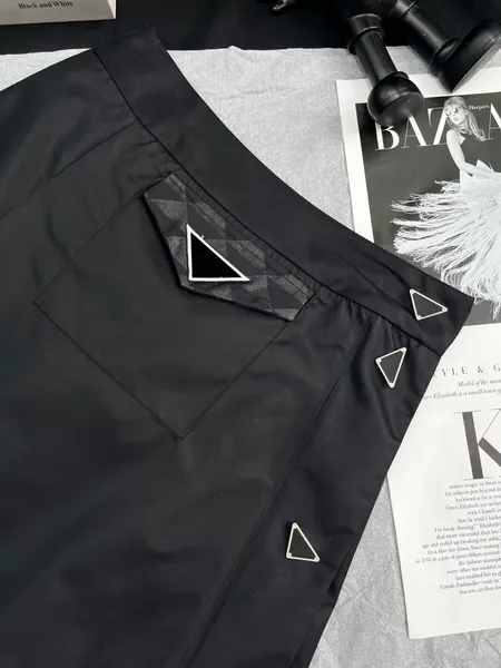 Röcke Designer 2023 Neue Mode Split Patchwork Schwarz Midi Frauen Hohe Taille Dreieck Abzeichen Casual Mini Rock GIQW