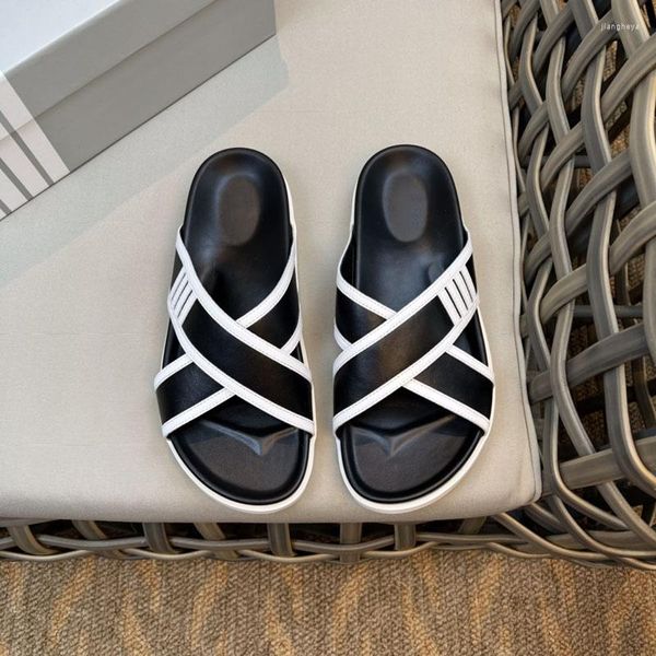 Pantofole 2023 Design coreano di moda di lusso da uomini a strisce Flip Flip Summer Sandali da donna outdoor traspirato