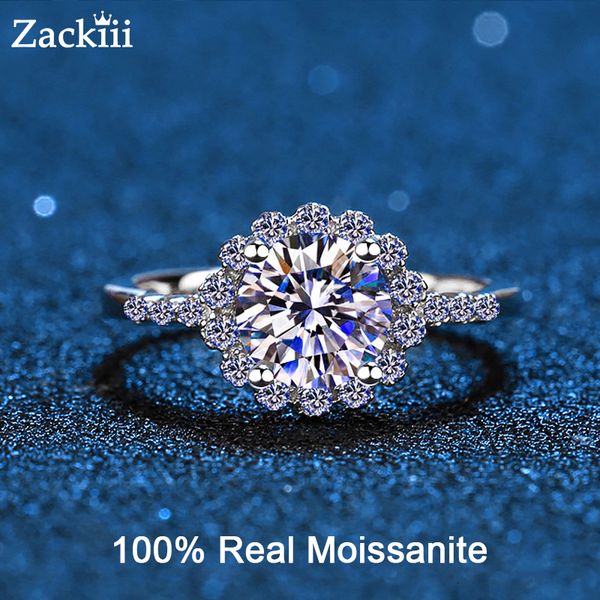 Solitaire Ring 1CT Center Halo Elmas Nişan Yüzükleri Kadınlar İçin Platin Dövme Sterlling Gümüş Çiçek Aly Bandı Güzel Takı 230508