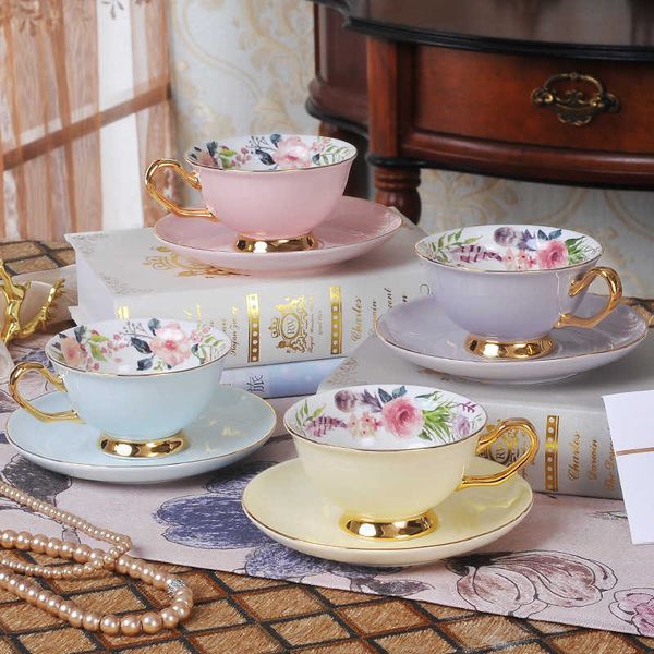 Kaffee Tee Werkzeuge 1 Stück Bone China Kaffeetassen Untertasse Set aus exquisitem Goldrand Wasser Teetassen schöne Blume Keramik Teetasse Küchenzubehör P230508