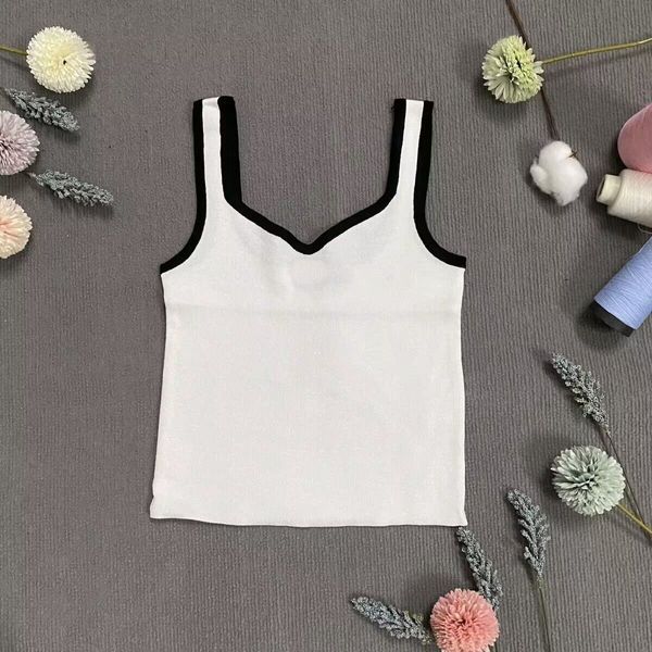 Tasarımcılar Kadın Tankları Üçgeni Üstler Letting Style Lüks Camis Elastik Seksi Bayan Giyim Klasik Siyah Beyaz Giyim