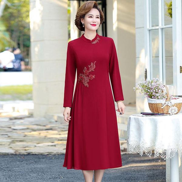 Abiti casual Autunno Primavera Elegante Vintage Midi Abito rosso Manica lunga Madre di mezza età Fiore fatto a mano da donna