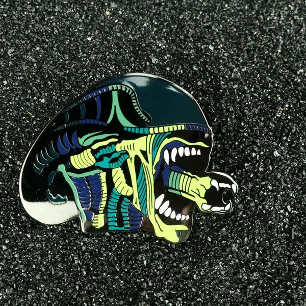 Broschen grün ALIEN XENOMORPH Kopf Emaille Pin Film Metall Abzeichen Brosche Halloween Horror Sci-Fi Schmuck