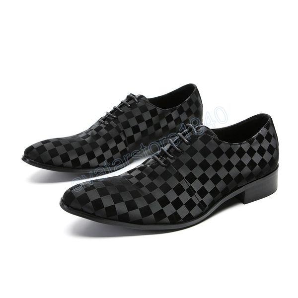 Sapatos Oxford Brogue para homens pretos xadrez italiano calçados de vestido formal de vestido Novos machos patente