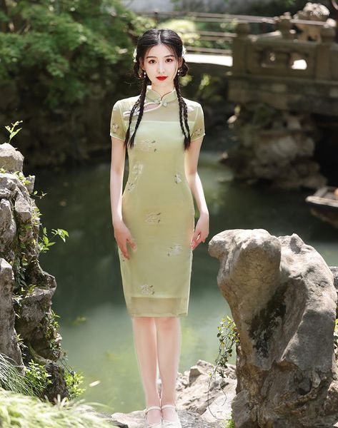 Ethnische Kleidung Hochwertige junge modische moderne Damen Cheongsam chinesische traditionelle Nationaltracht Sommerkleidung Alltag.