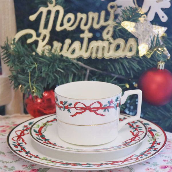 Caffè Utensili da tè Stile europeo natalizio Piattino Piatto da dessert 3 pezzi Papillon Nastro Retro Tazza da caffè in ceramica Stoviglie Regalo di Natale P230508 P230509