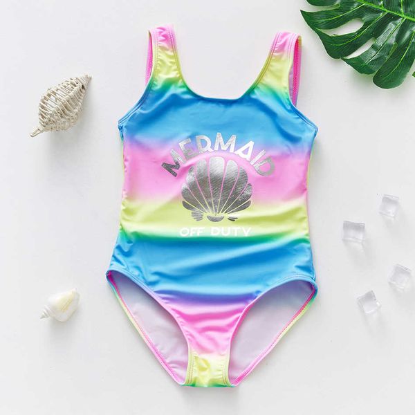 Roupa de banho infantil Menina de 2 a 11 anos vestindo praia de sereia de arco-íris estampada usa um novo maiô infantil de verão 2022 P230602