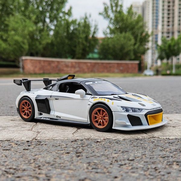 Modello pressofuso 1/24 AUDI R8 GT2 Lega di auto da corsa su pista Modello pressofuso in metallo Giocattolo Modello di auto sportiva Simulazione Collezione di suoni e luci Regalo per bambini 230509