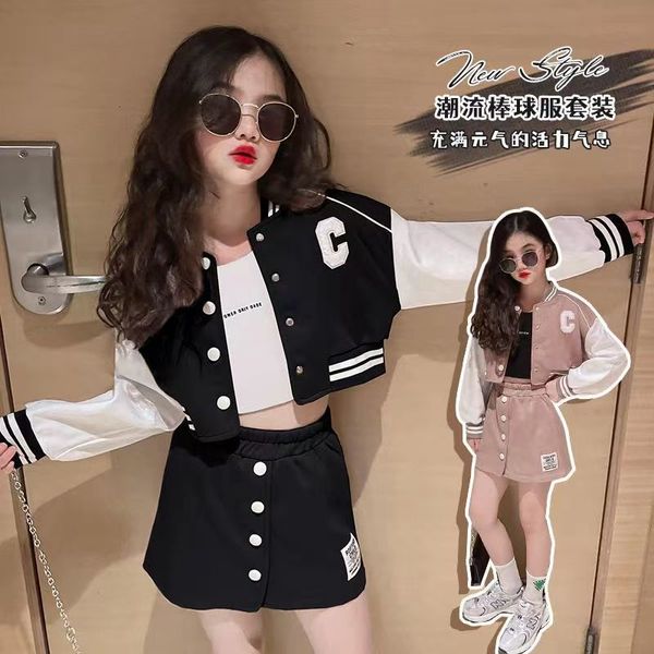 Completi Abiti Ragazze Gonne Abiti Primavera Loungewear Ragazza Uniforme da baseball Giacca Gonna corta 2 pezzi Abiti Stile coreano Jk Set di vestiti per bambini 230508