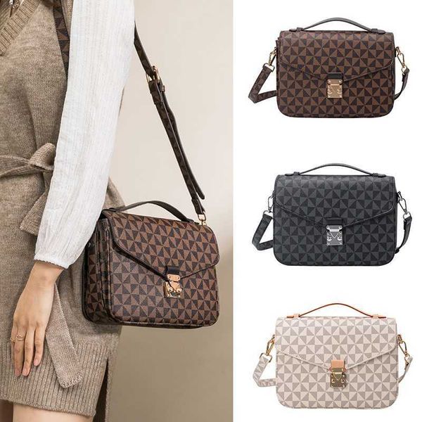 Сумки на плечах классический роскошный бренд бейджерный женский дизайн Messenger Женщина кросс -кусочки сумочки винтажные высококачественные женские сумки 230426