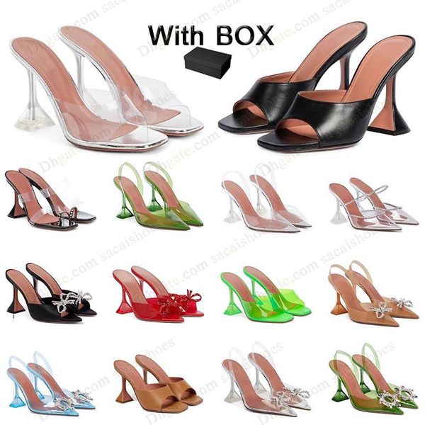 Amina Muaddi famosi sandali firmati da donna in PVC Wine Cup Heel sandalo con tacco alto Fiocco iniziato Fibbia decorata con cristalli Punta a punta Diamante Scarpe coach trasparenti